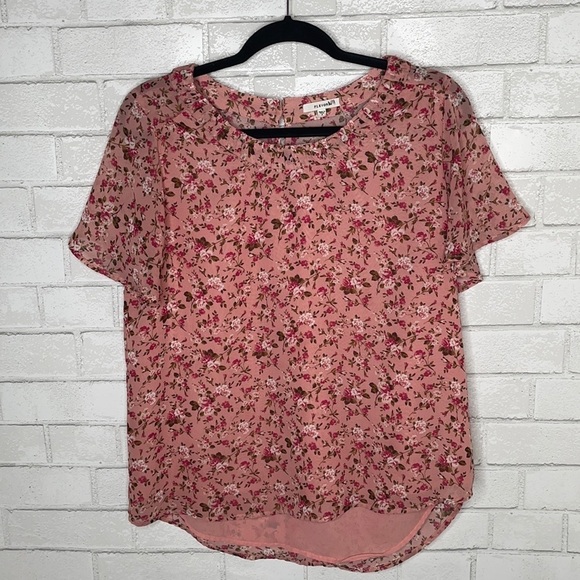 Pleione Pink Floral Scoop Neck Flutter Sleeve Blouse - Picture 3 of 12